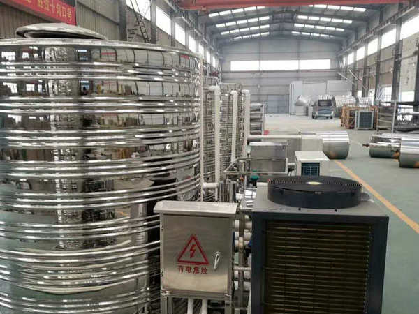 圆柱型不锈钢水箱车间